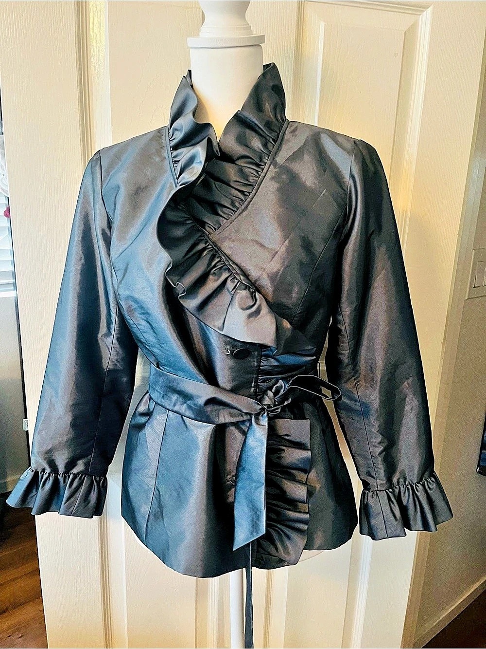 Calvin Klein Women'Small Ruffled Belted Jacket Size Small